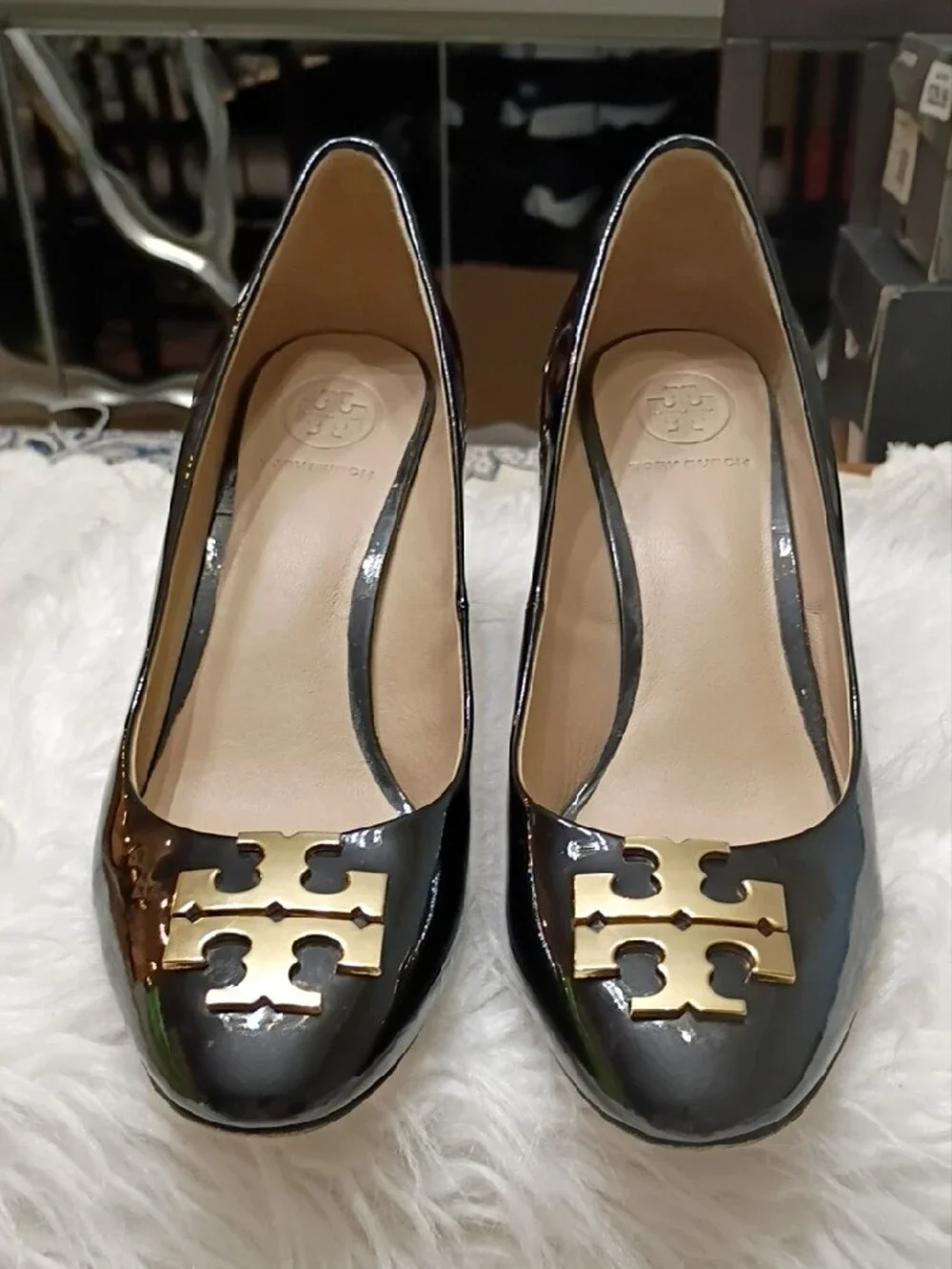 Tory Burch Black Patent Leather Block Heel Pumps with Gold Logo SZ 6M
